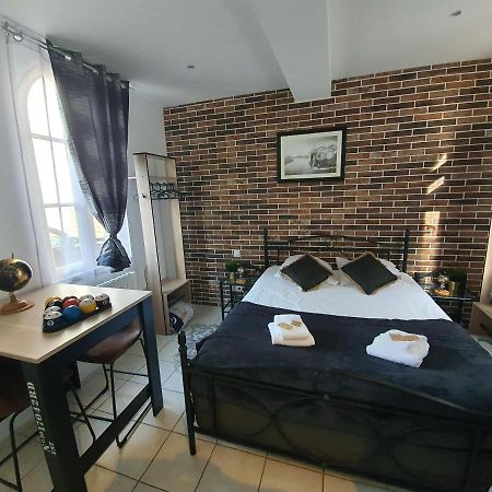 Appartement Indus En Centre Ville Avec Parking Honfleur Exterior foto