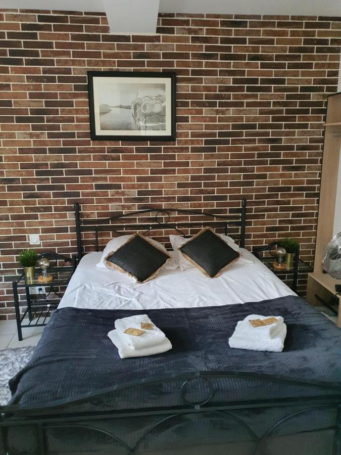 Appartement Indus En Centre Ville Avec Parking Honfleur Exterior foto